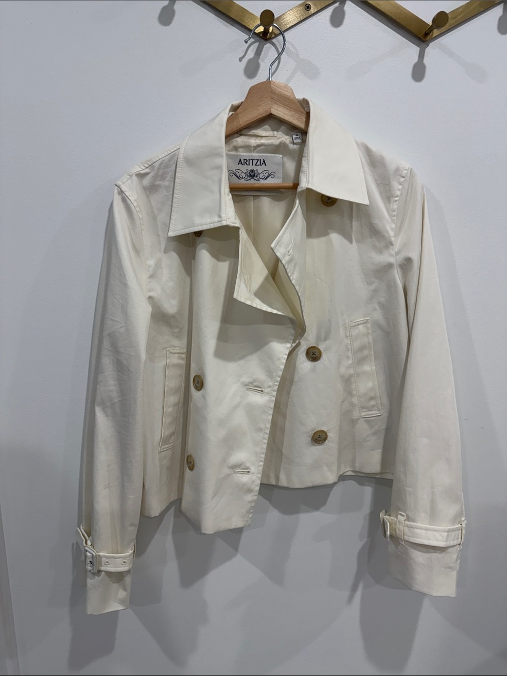 Aritzia The Esquire Short Trench Coat - City Twill in Light Birch size small